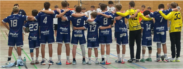 JSG Fredenbeck Stade Harsefeld MJC1 Handballmannschaft im Teamkreis vor dem Spiel in der Sporthalle